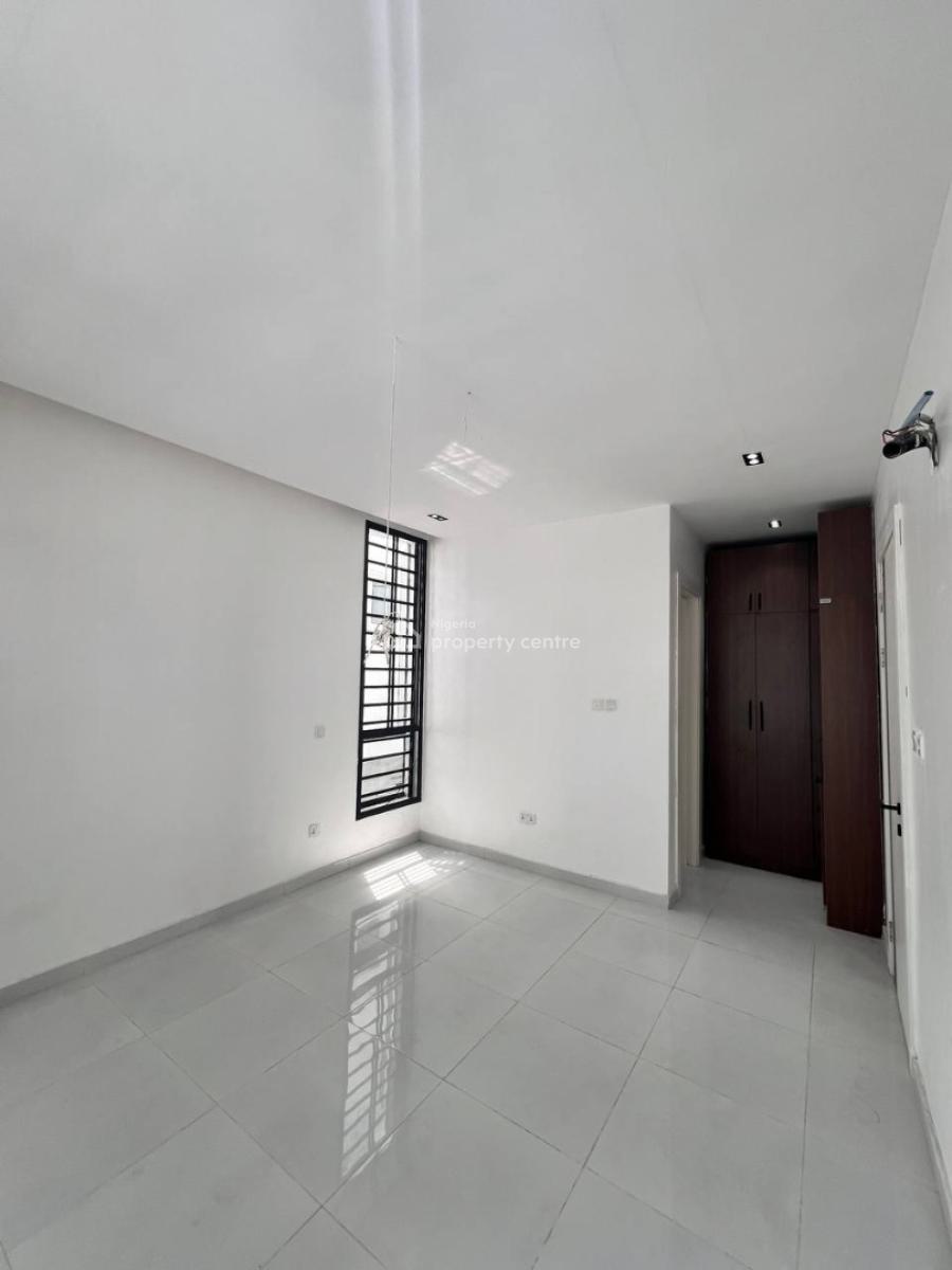 a 2 Bedroom Apartment, Ologolo, Lekki, Lagos, Flat / Apartment for Sale
