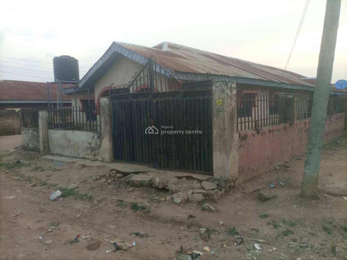 Double 3 Bedroom Flat, Ebunoluwa Area, Osogbo, Osun, Block of Flats for Sale