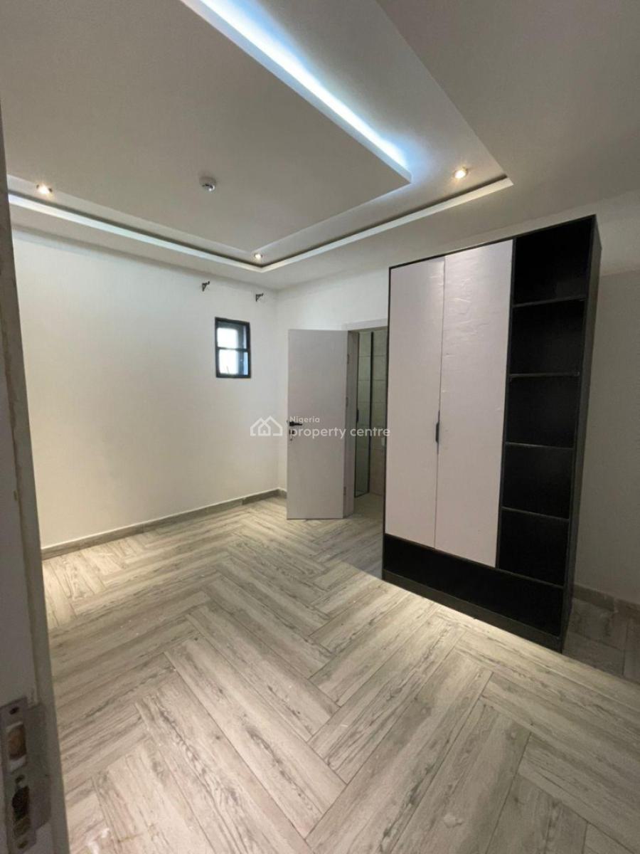 Spacious 2 Bedroom Flat, Spg Road, Ologolo, Lekki, Lagos, Flat / Apartment for Rent