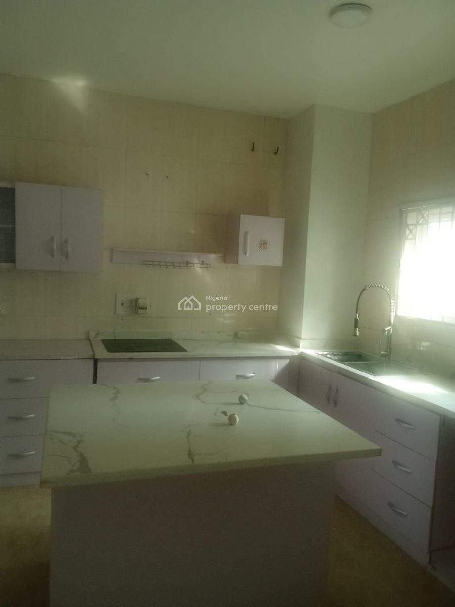 a 3 Bedroom Apartment with Bq, Lekki Phase 1, Lekki, Lagos, Flat / Apartment for Rent