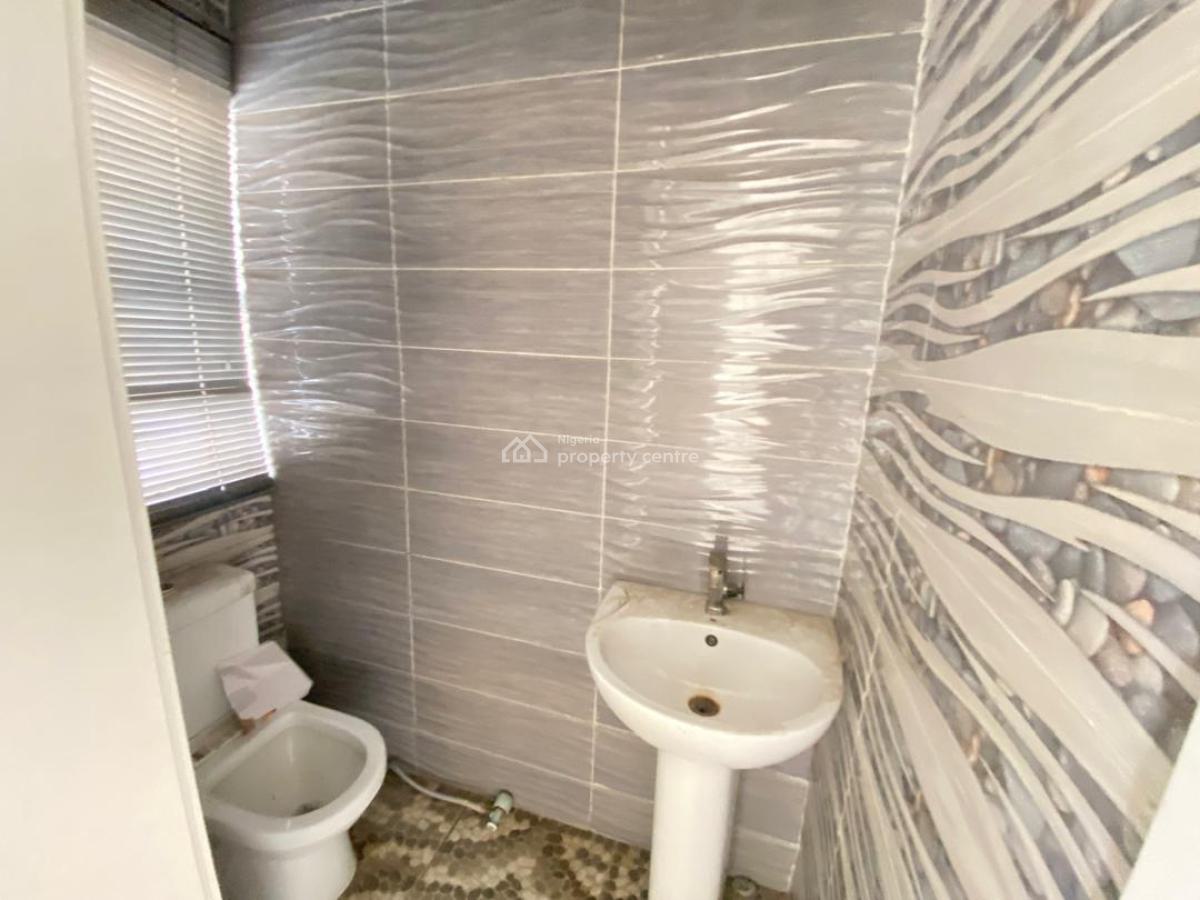 Luxury 2 Bedroom with Pool, Gym, Lift & 24/7 Power Supply, Off Admiralty Road, Lekki Phase 1, Lekki, Lagos, Flat / Apartment for Rent