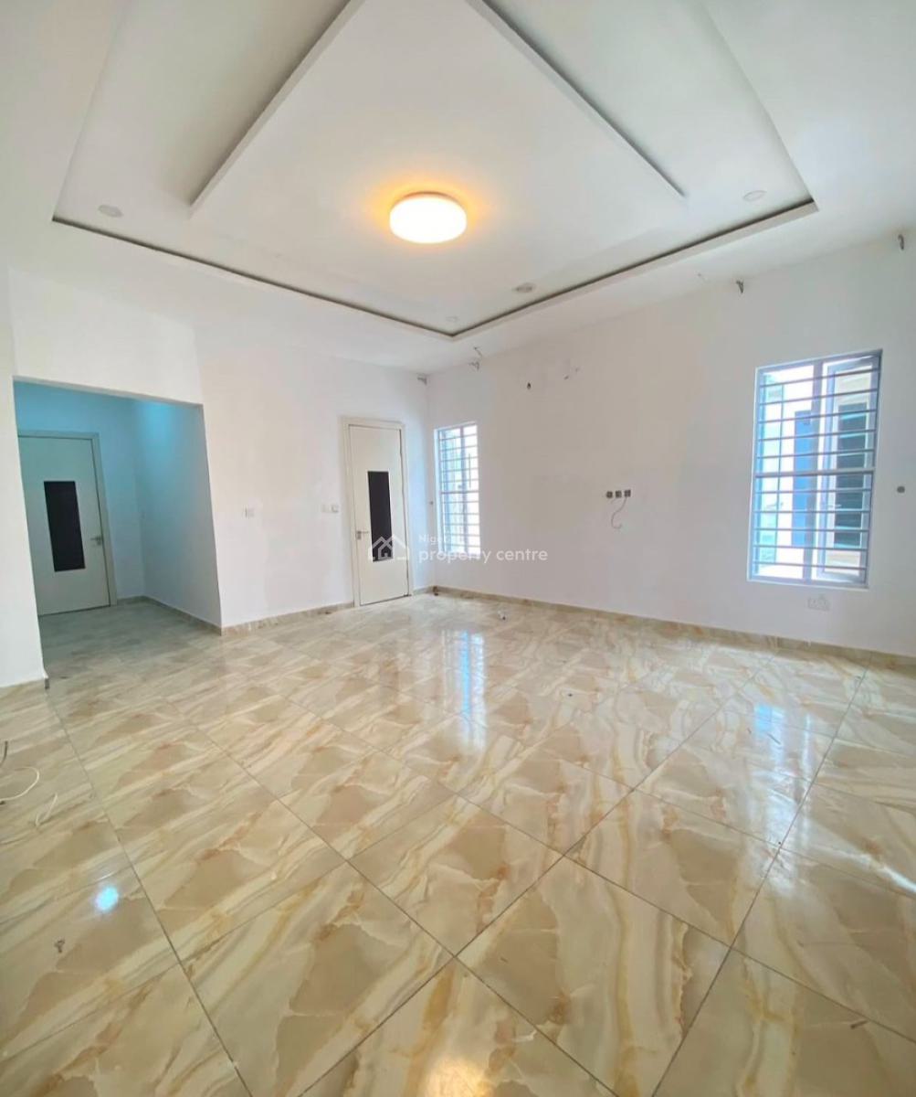 Masters Bedroom with Balcony and Jacuzzi, Oral Estate Extension, By Chevron Toll Gate Lekki, Lekki, Lagos, Flat / Apartment for Rent