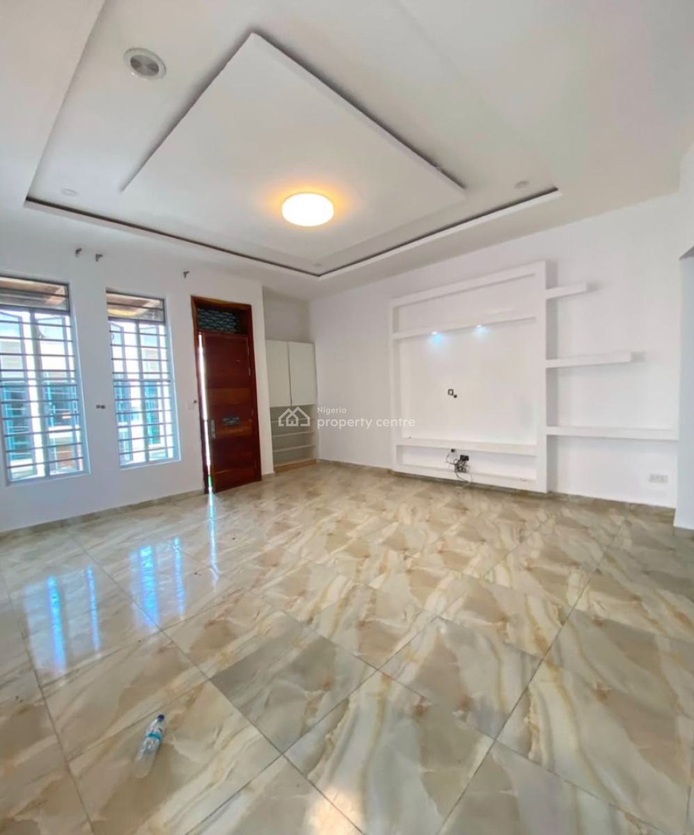 Masters Bedroom with Balcony and Jacuzzi, Oral Estate Extension, By Chevron Toll Gate Lekki, Lekki, Lagos, Flat / Apartment for Rent
