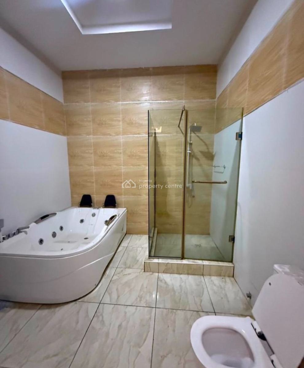 Masters Bedroom with Balcony and Jacuzzi, Oral Estate Extension, By Chevron Toll Gate Lekki, Lekki, Lagos, Flat / Apartment for Rent
