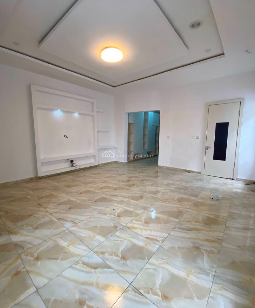 Masters Bedroom with Balcony and Jacuzzi, Oral Estate Extension, By Chevron Toll Gate Lekki, Lekki, Lagos, Flat / Apartment for Rent