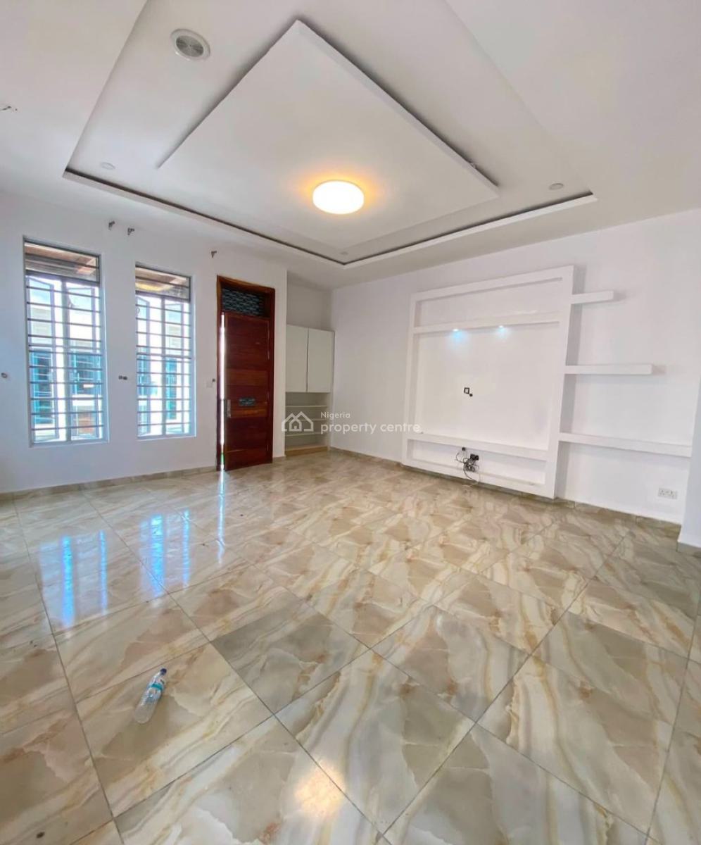 Masters Bedroom with Balcony and Jacuzzi, Oral Estate Extension, By Chevron Toll Gate Lekki, Lekki, Lagos, Flat / Apartment for Rent
