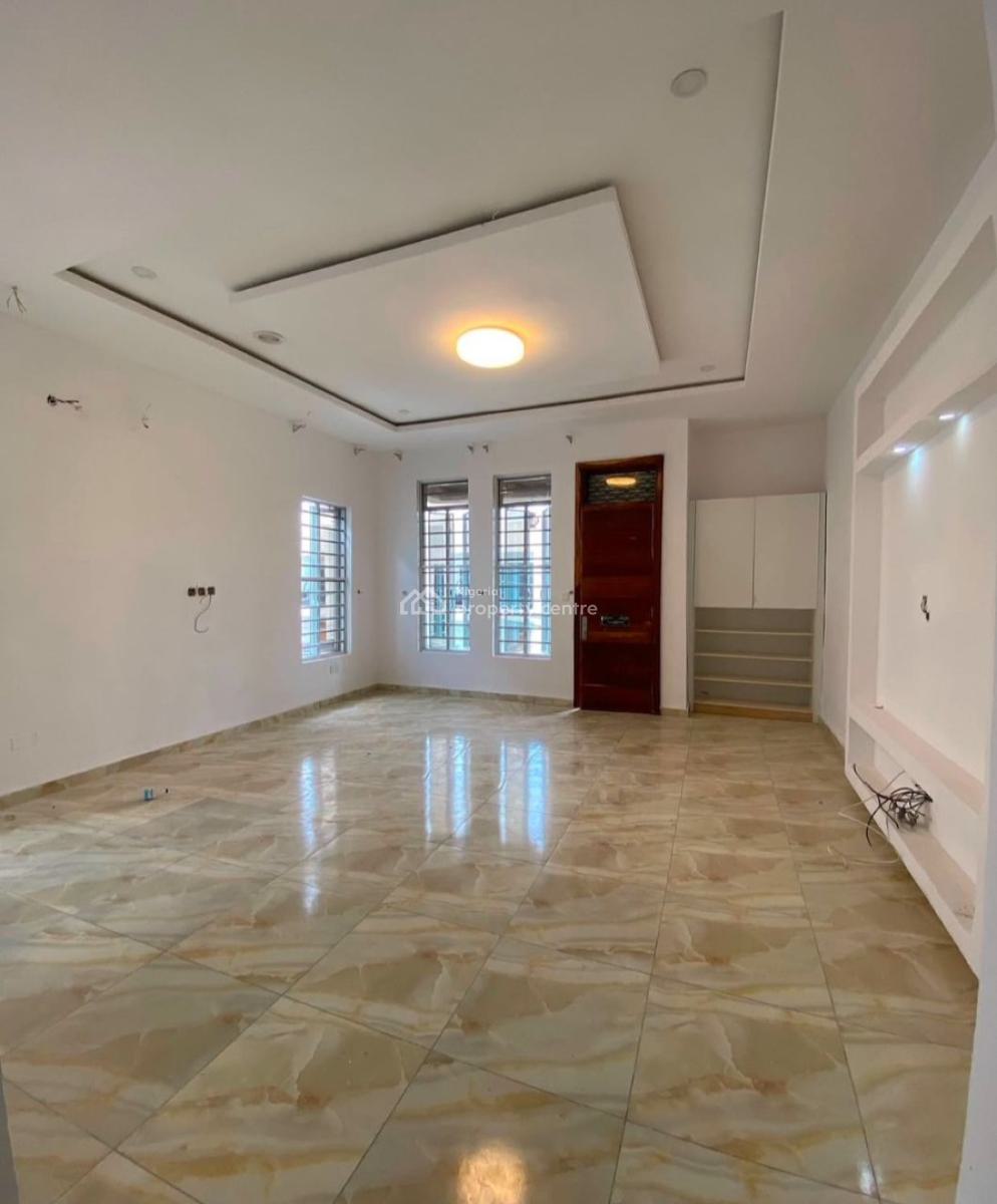 Masters Bedroom with Balcony and Jacuzzi, Oral Estate Extension, By Chevron Toll Gate Lekki, Lekki, Lagos, Flat / Apartment for Rent