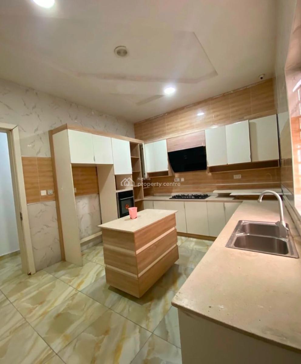 Masters Bedroom with Balcony and Jacuzzi, Oral Estate Extension, By Chevron Toll Gate Lekki, Lekki, Lagos, Flat / Apartment for Rent