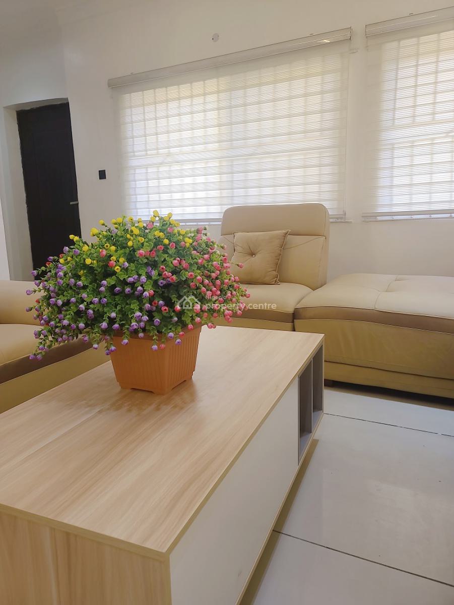 Nicely Furnished 4 Bedroom Apartment, Lekki Phase 1, Lekki, Lagos, Flat / Apartment Short Let