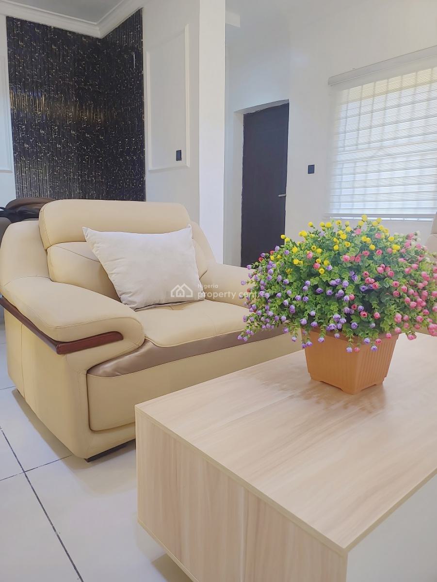 Nicely Furnished 4 Bedroom Apartment, Lekki Phase 1, Lekki, Lagos, Flat / Apartment Short Let