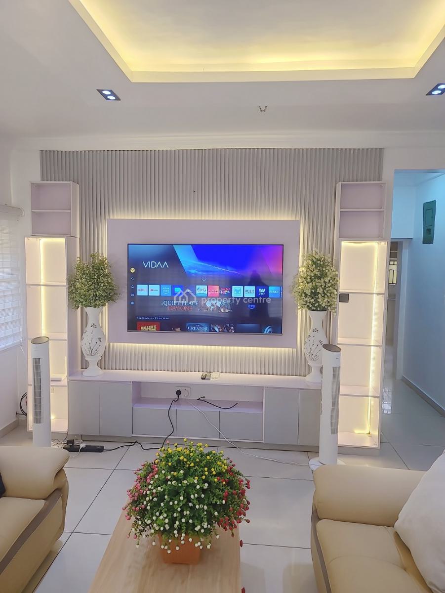Nicely Furnished 4 Bedroom Apartment, Lekki Phase 1, Lekki, Lagos, Flat / Apartment Short Let