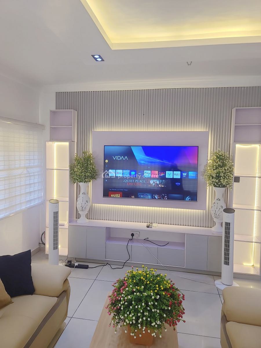 Nicely Furnished 4 Bedroom Apartment, Lekki Phase 1, Lekki, Lagos, Flat / Apartment Short Let