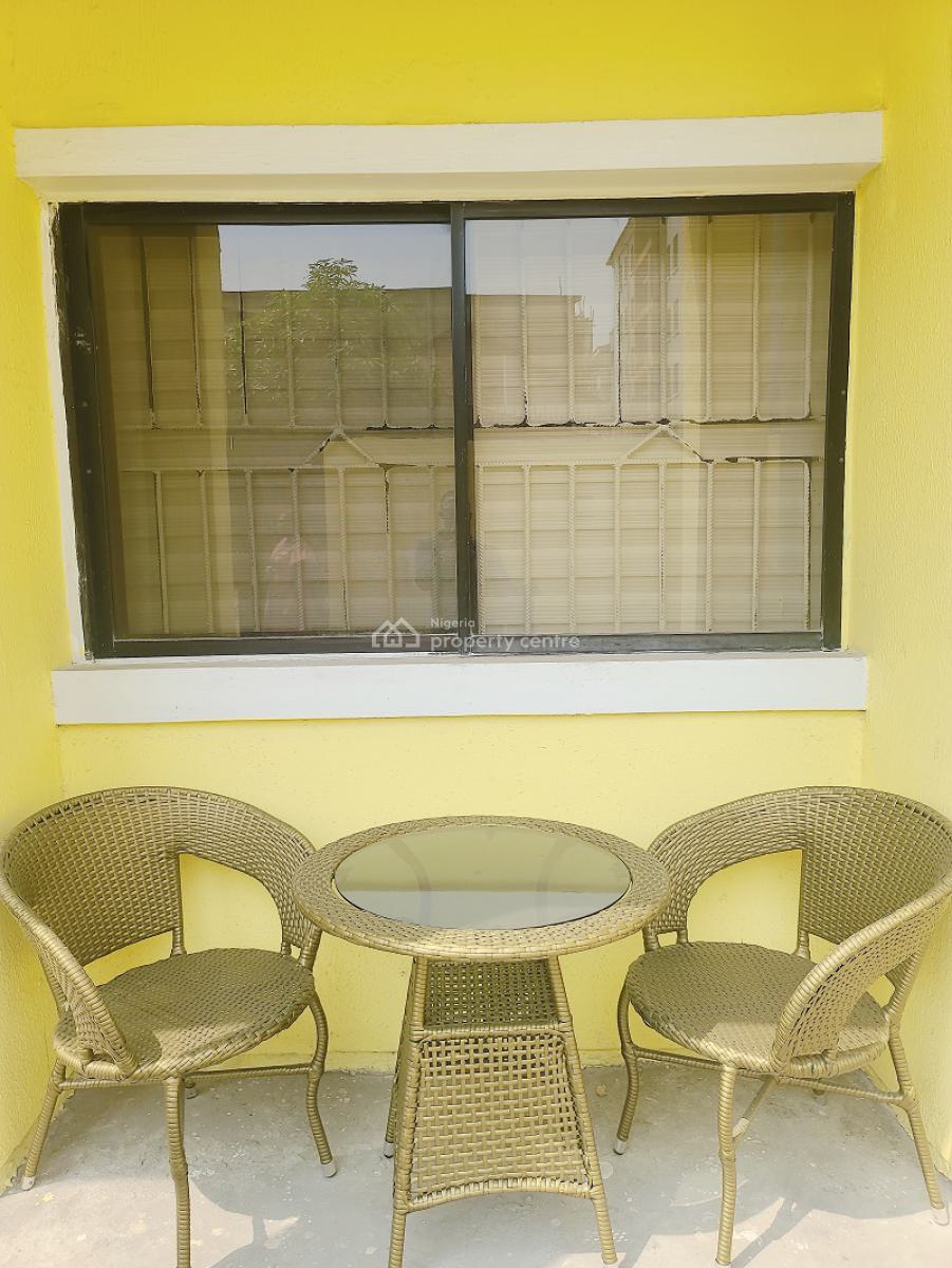 Nicely Furnished 4 Bedroom Apartment, Lekki Phase 1, Lekki, Lagos, Flat / Apartment Short Let