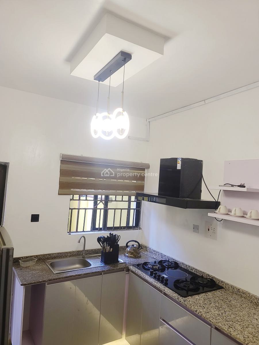 Nicely Furnished 4 Bedroom Apartment, Lekki Phase 1, Lekki, Lagos, Flat / Apartment Short Let