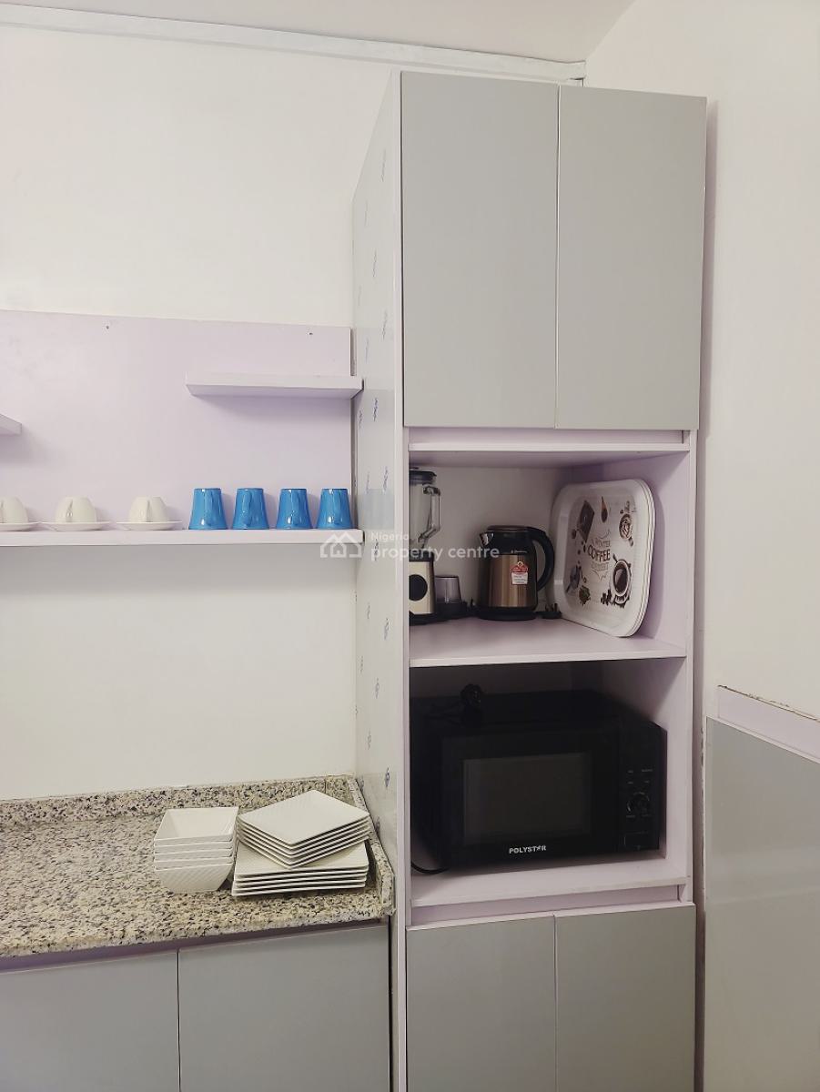 Nicely Furnished 4 Bedroom Apartment, Lekki Phase 1, Lekki, Lagos, Flat / Apartment Short Let