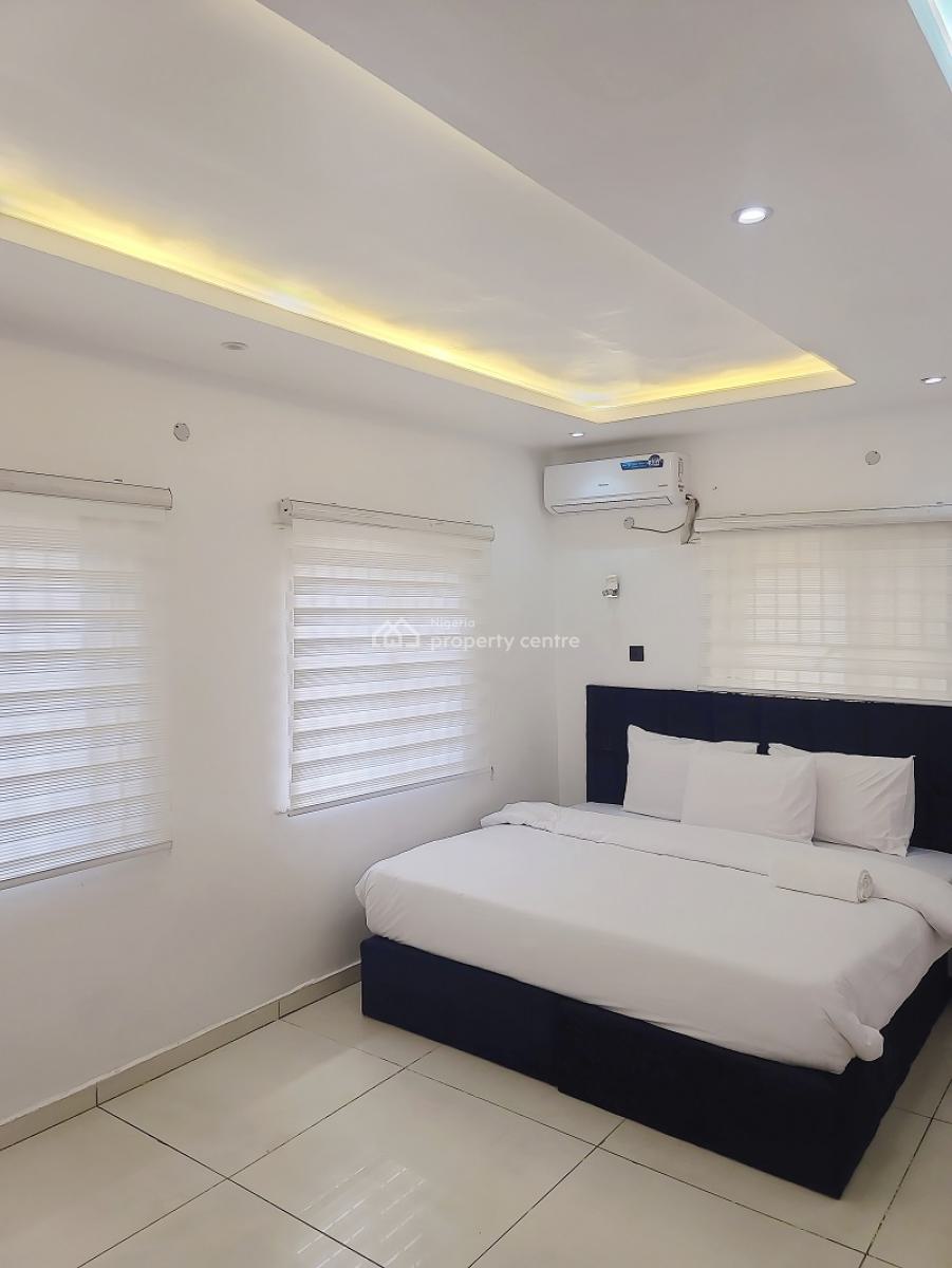 Nicely Furnished 4 Bedroom Apartment, Lekki Phase 1, Lekki, Lagos, Flat / Apartment Short Let