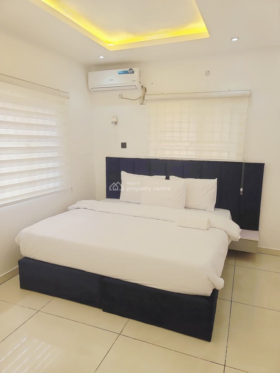 Nicely Furnished 4 Bedroom Apartment, Lekki Phase 1, Lekki, Lagos, Flat / Apartment Short Let