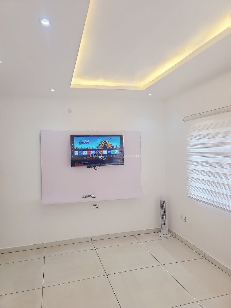 Nicely Furnished 4 Bedroom Apartment, Lekki Phase 1, Lekki, Lagos, Flat / Apartment Short Let