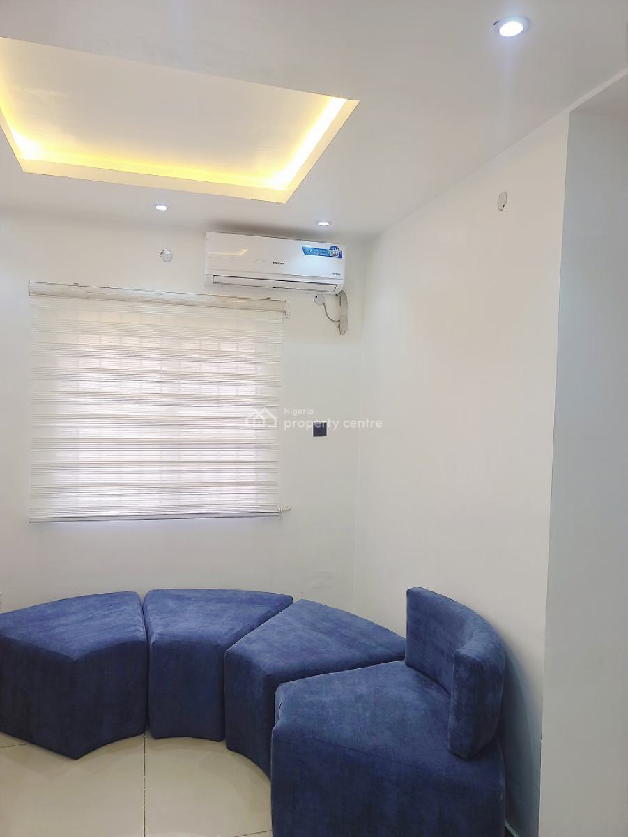 Nicely Furnished 4 Bedroom Apartment, Lekki Phase 1, Lekki, Lagos, Flat / Apartment Short Let
