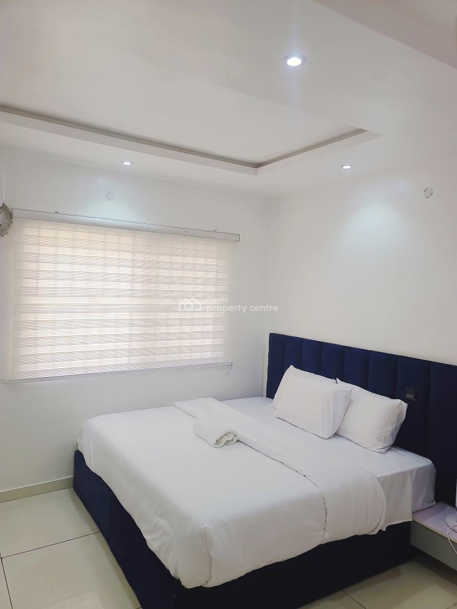 Nicely Furnished 4 Bedroom Apartment, Lekki Phase 1, Lekki, Lagos, Flat / Apartment Short Let