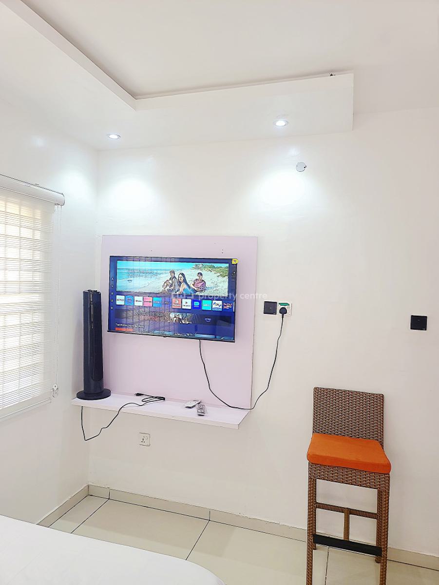 Nicely Furnished 4 Bedroom Apartment, Lekki Phase 1, Lekki, Lagos, Flat / Apartment Short Let