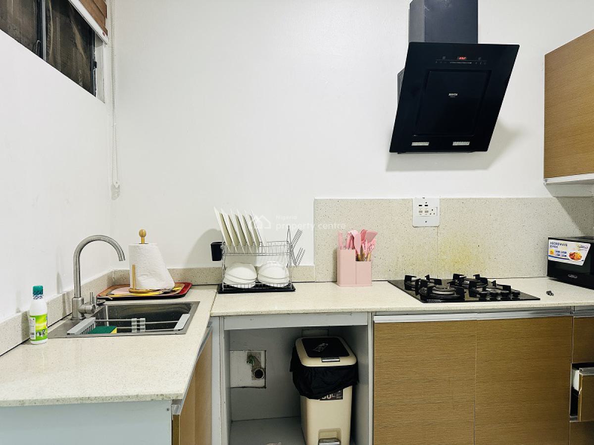 Nicely Furnished 2 Bedroom Apartment, Lekki Phase 1, Lekki, Lagos, Flat / Apartment Short Let