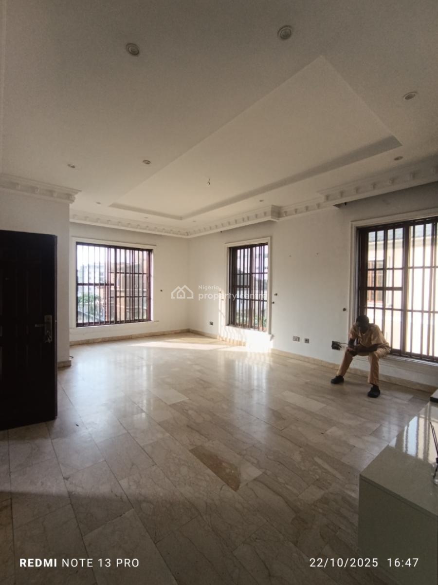 Well Built and Spacious 3 Bedroom Flat, Mojisola Estate, Ikoyi, Lagos, Flat / Apartment for Sale