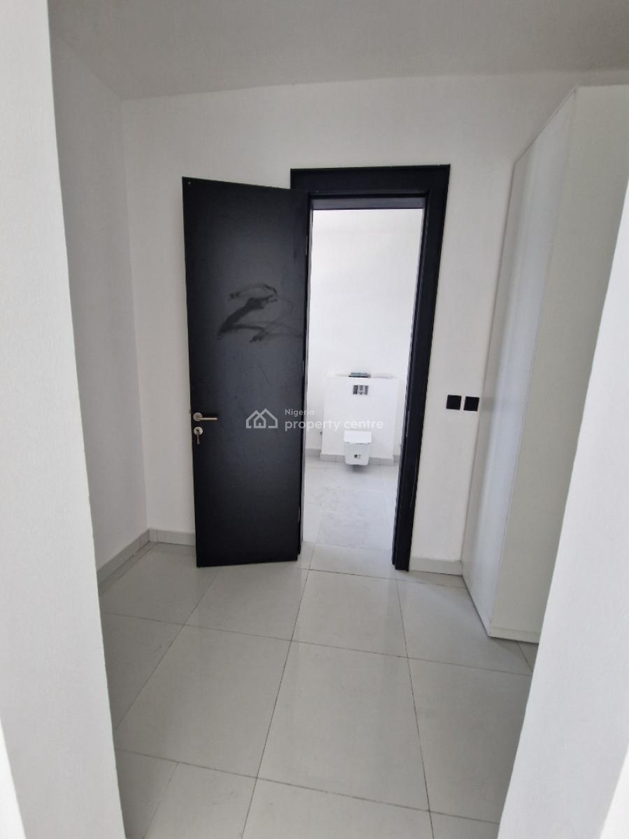 Spacious 4 Bedroom Townhouse, Richmond Estate, Lekki Phase 1, Lekki, Lagos, Terraced Duplex for Sale