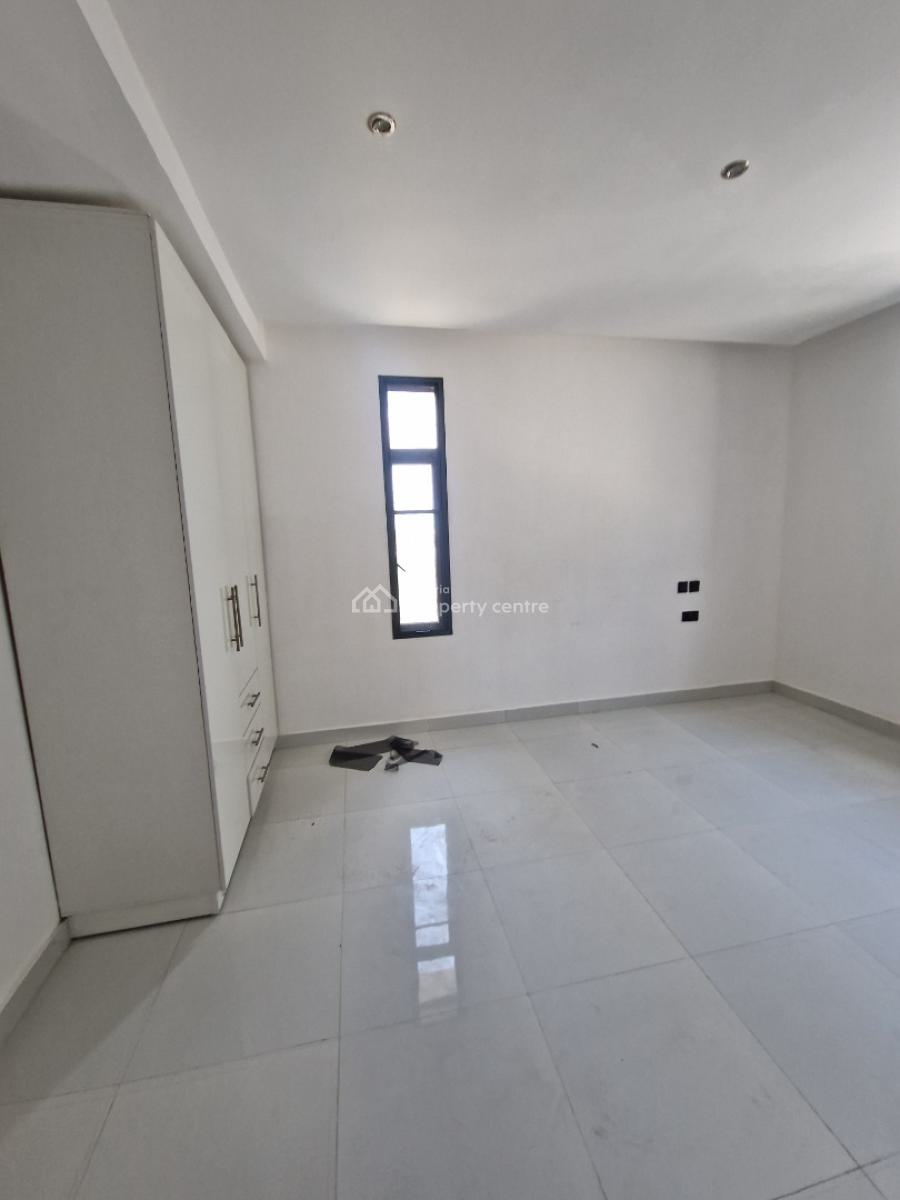 Spacious 4 Bedroom Townhouse, Richmond Estate, Lekki Phase 1, Lekki, Lagos, Terraced Duplex for Sale