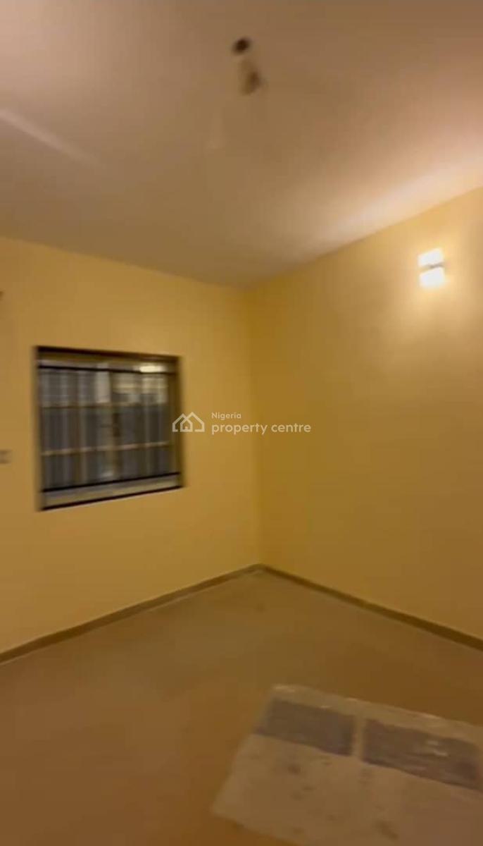 Lovely 2 Bedroom Flat, Off Omilani, Ijesha, Surulere, Lagos, Flat / Apartment for Rent