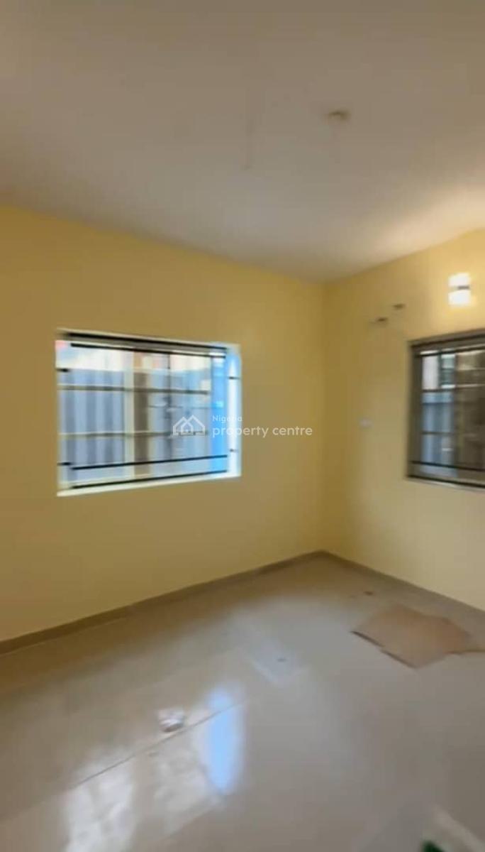 Lovely 2 Bedroom Flat, Off Omilani, Ijesha, Surulere, Lagos, Flat / Apartment for Rent