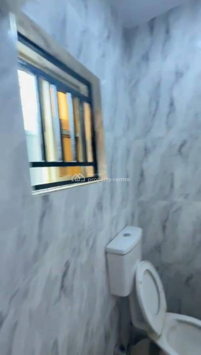 Lovely 2 Bedroom Flat, Off Omilani, Ijesha, Surulere, Lagos, Flat / Apartment for Rent