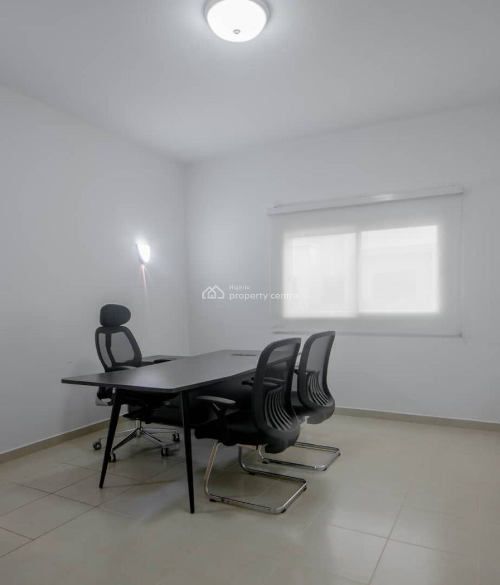 Standard Furnished 3 Bedroom Apartment with Bq, Guzape District, Abuja, Flat / Apartment for Rent