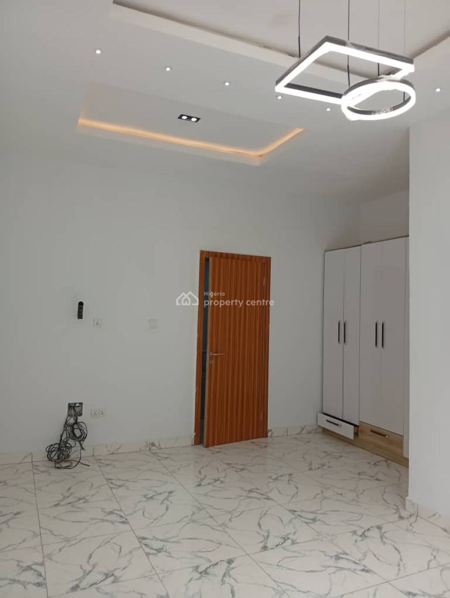 Now Available, Off Mobil Road, Ilaje, Ajah, Lagos, Flat / Apartment for Rent
