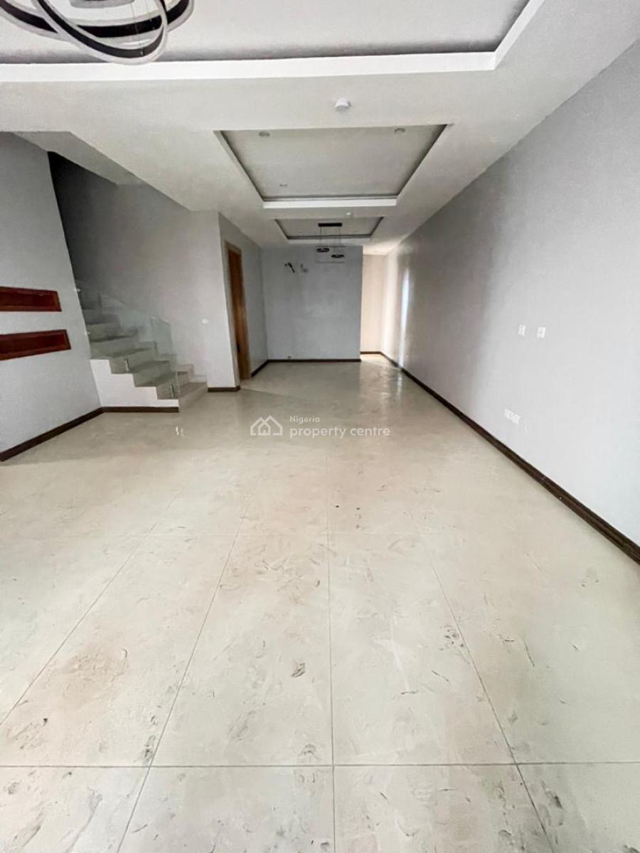 Spacious and Beautiful 4 Bedroom Maisnoette, Lekki Phase 1, Lekki, Lagos, Block of Flats for Sale