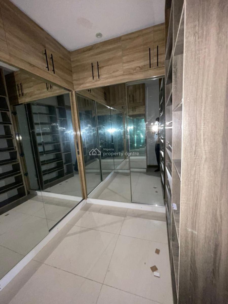 Spacious and Beautiful 4 Bedroom Maisnoette, Lekki Phase 1, Lekki, Lagos, Block of Flats for Sale