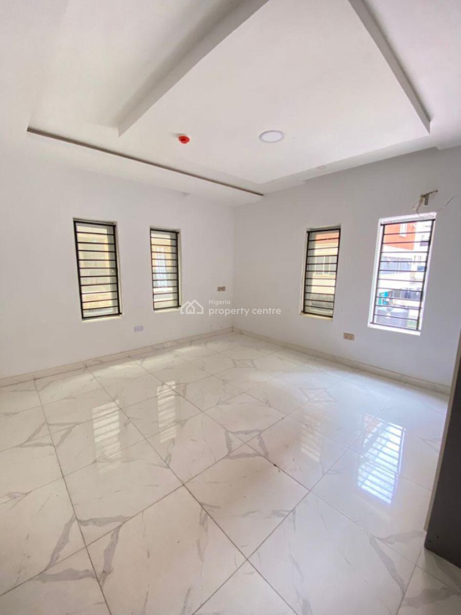 Spacious 2 Bedroom Apartment W/ Bq, Gym, Pool Suitable for Airbnb, Lekki Phase 1, Lekki, Lagos, Flat / Apartment for Sale