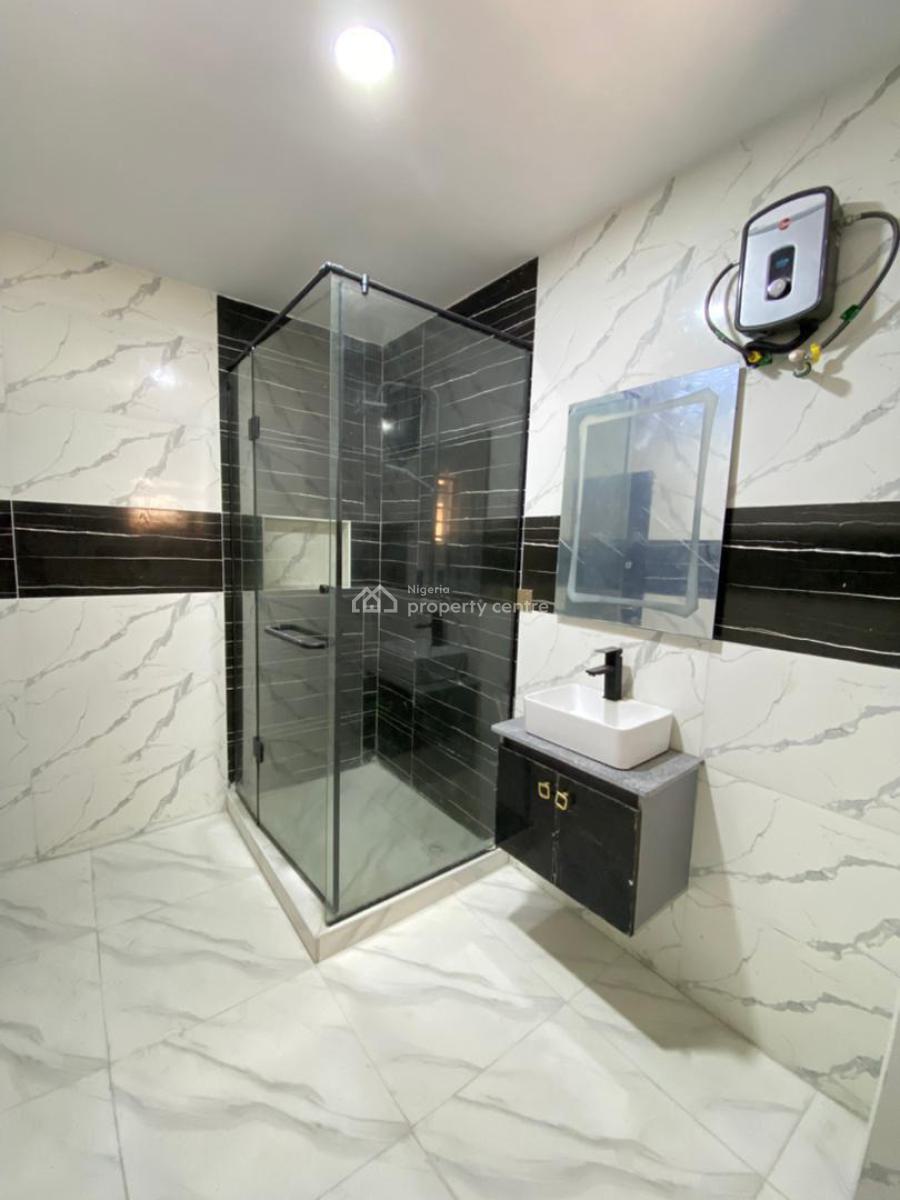 Spacious 2 Bedroom Apartment W/ Bq, Gym, Pool Suitable for Airbnb, Lekki Phase 1, Lekki, Lagos, Flat / Apartment for Sale