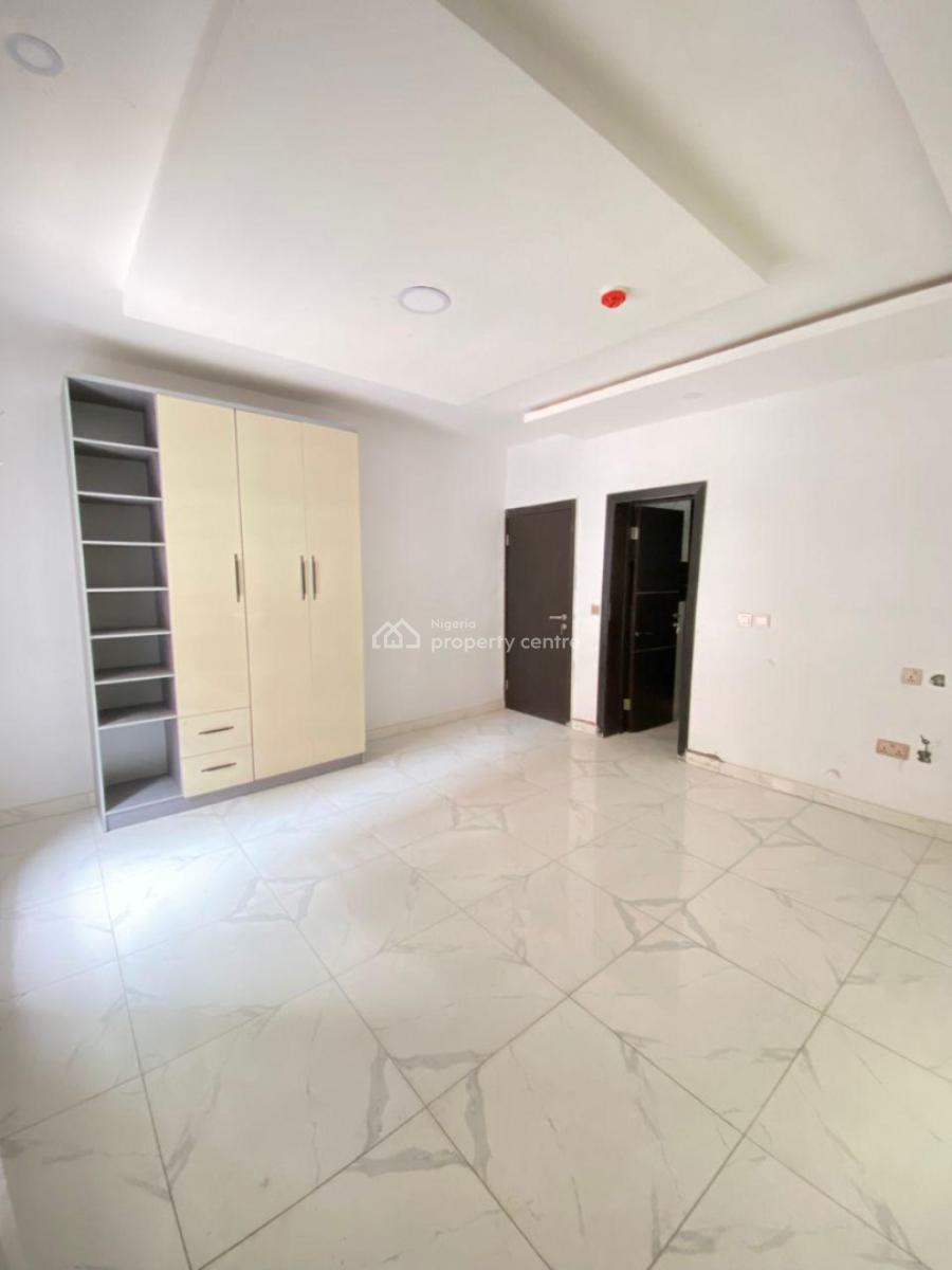 Spacious 2 Bedroom Apartment W/ Bq, Gym, Pool Suitable for Airbnb, Lekki Phase 1, Lekki, Lagos, Flat / Apartment for Sale