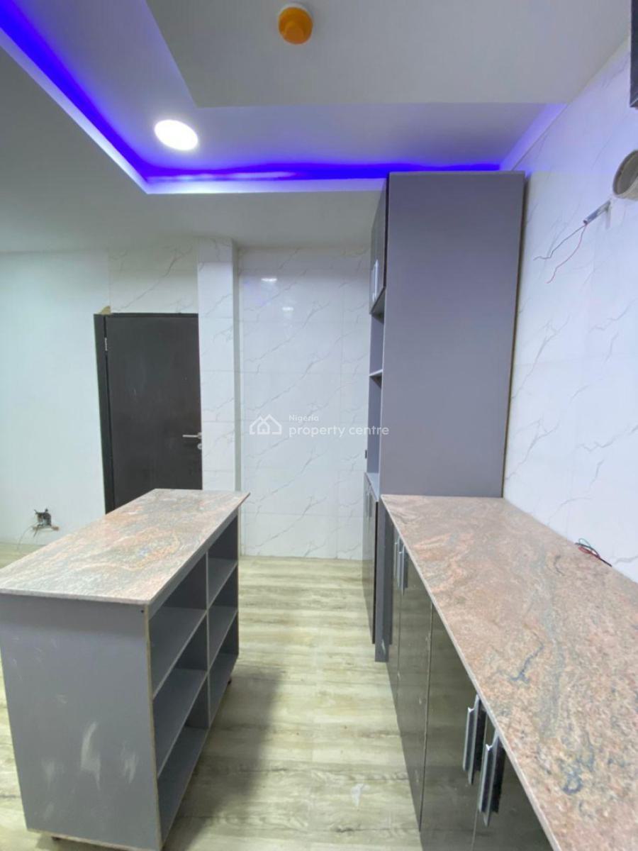 Spacious 2 Bedroom Apartment W/ Bq, Gym, Pool Suitable for Airbnb, Lekki Phase 1, Lekki, Lagos, Flat / Apartment for Sale