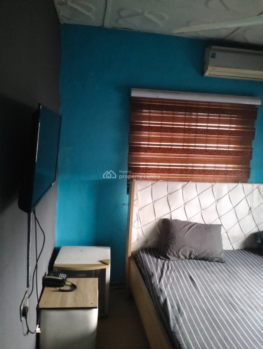 7 Rooms Hotel and Bar, Off Orephtal Bus Stop Isheri Lasu Igando Road, Isheri, Lagos, Hotel / Guest House for Rent