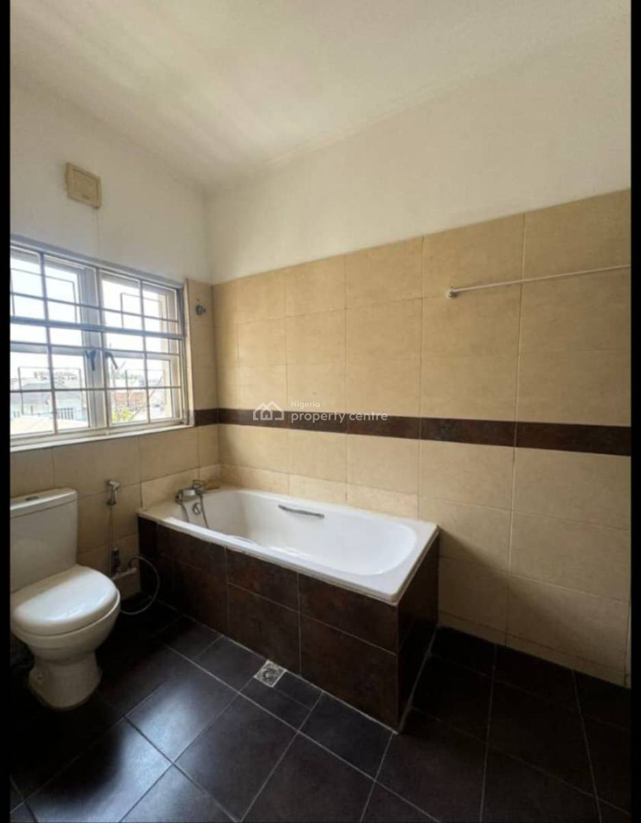 Standard & Spacious 2bedroom Penthouse, Lekki Phase 1, Lekki, Lagos, Flat / Apartment for Rent