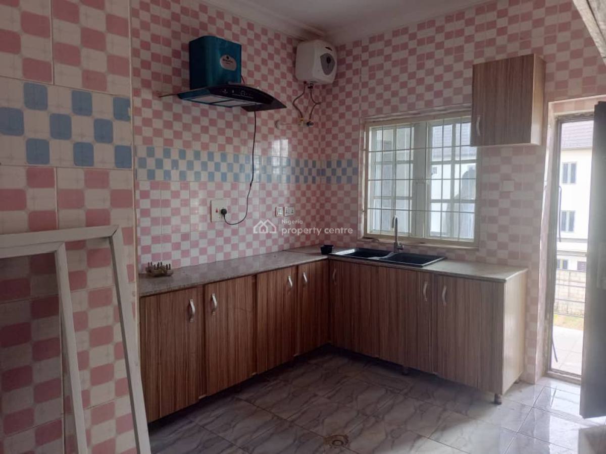 Specious 3 Bedroom Block of Flat, Jahi, After Aduvie International School, Jahi, Abuja, Flat / Apartment for Rent