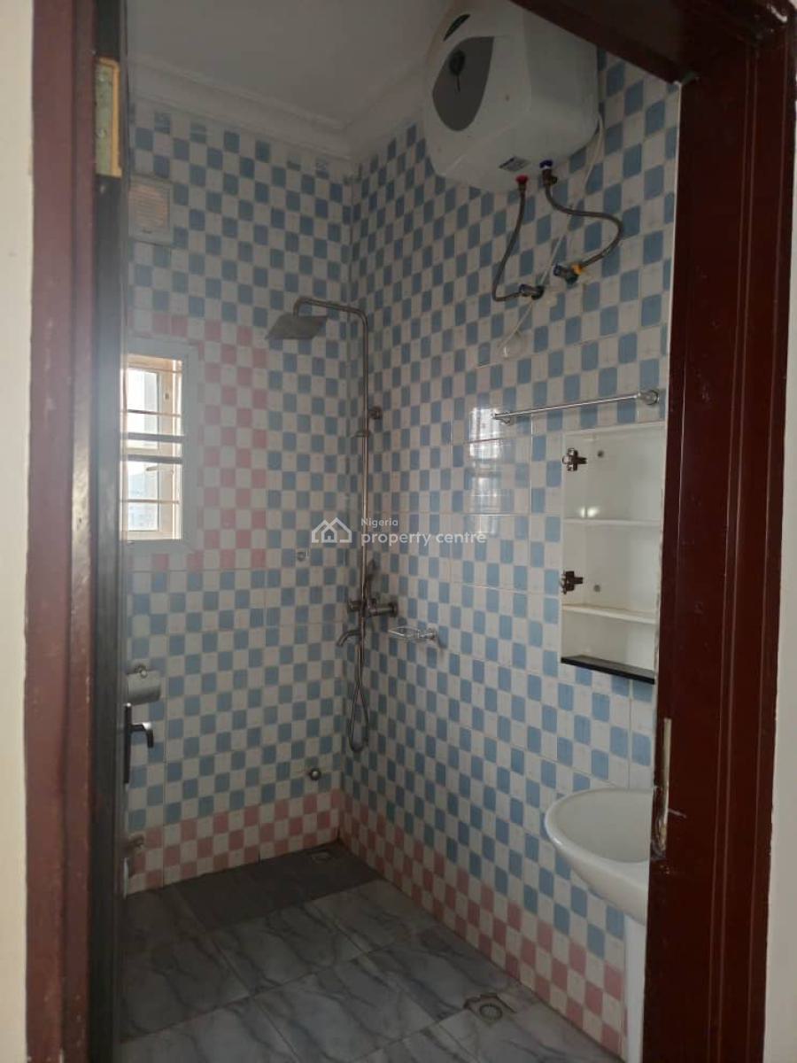 Specious 3 Bedroom Block of Flat, Jahi, After Aduvie International School, Jahi, Abuja, Flat / Apartment for Rent