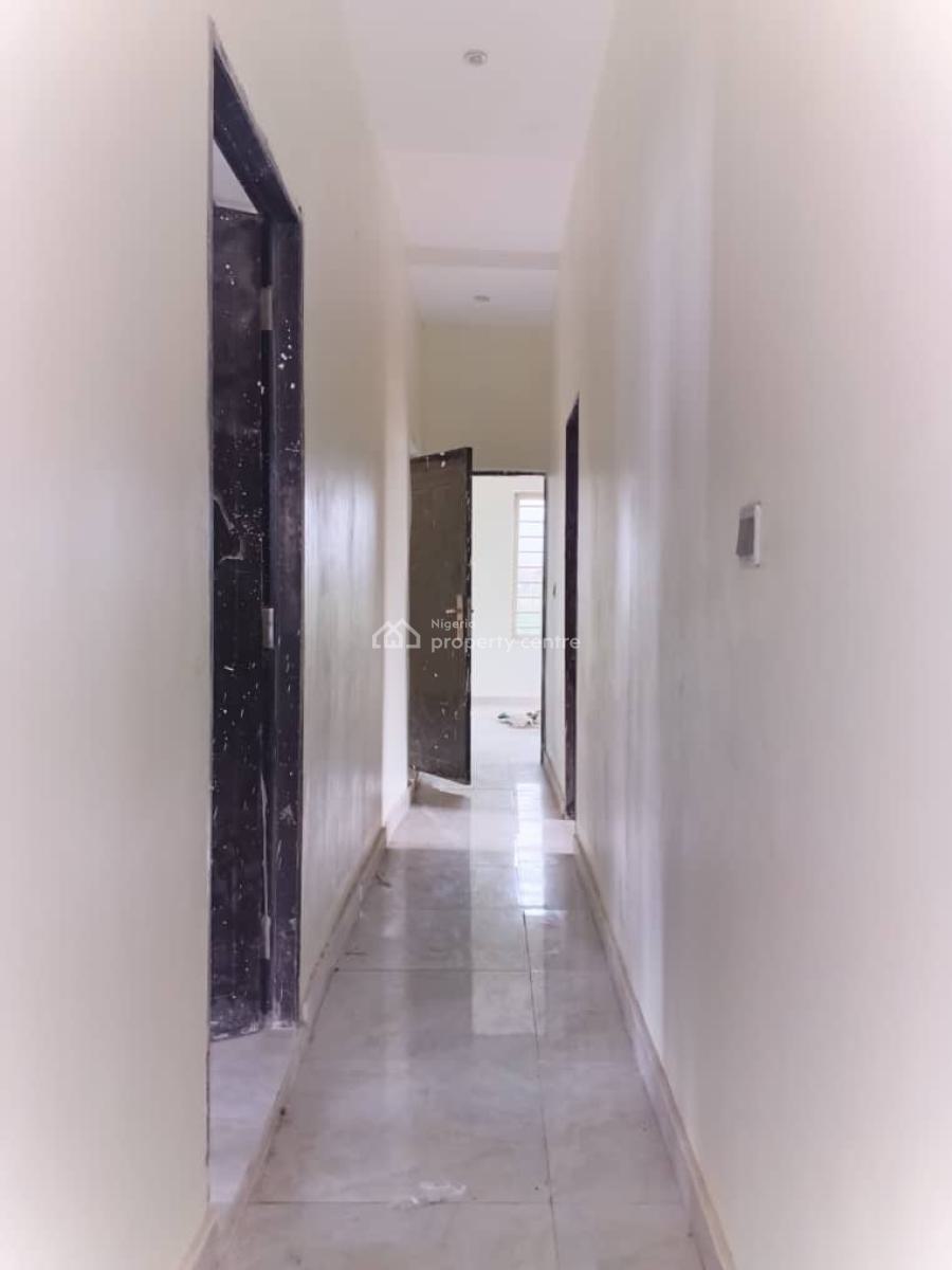 Massive 3 Bedroom Flat Upstairs, Lsk Estate Owode Langbasa Ajah, Badore, Ajah, Lagos, Flat / Apartment for Rent