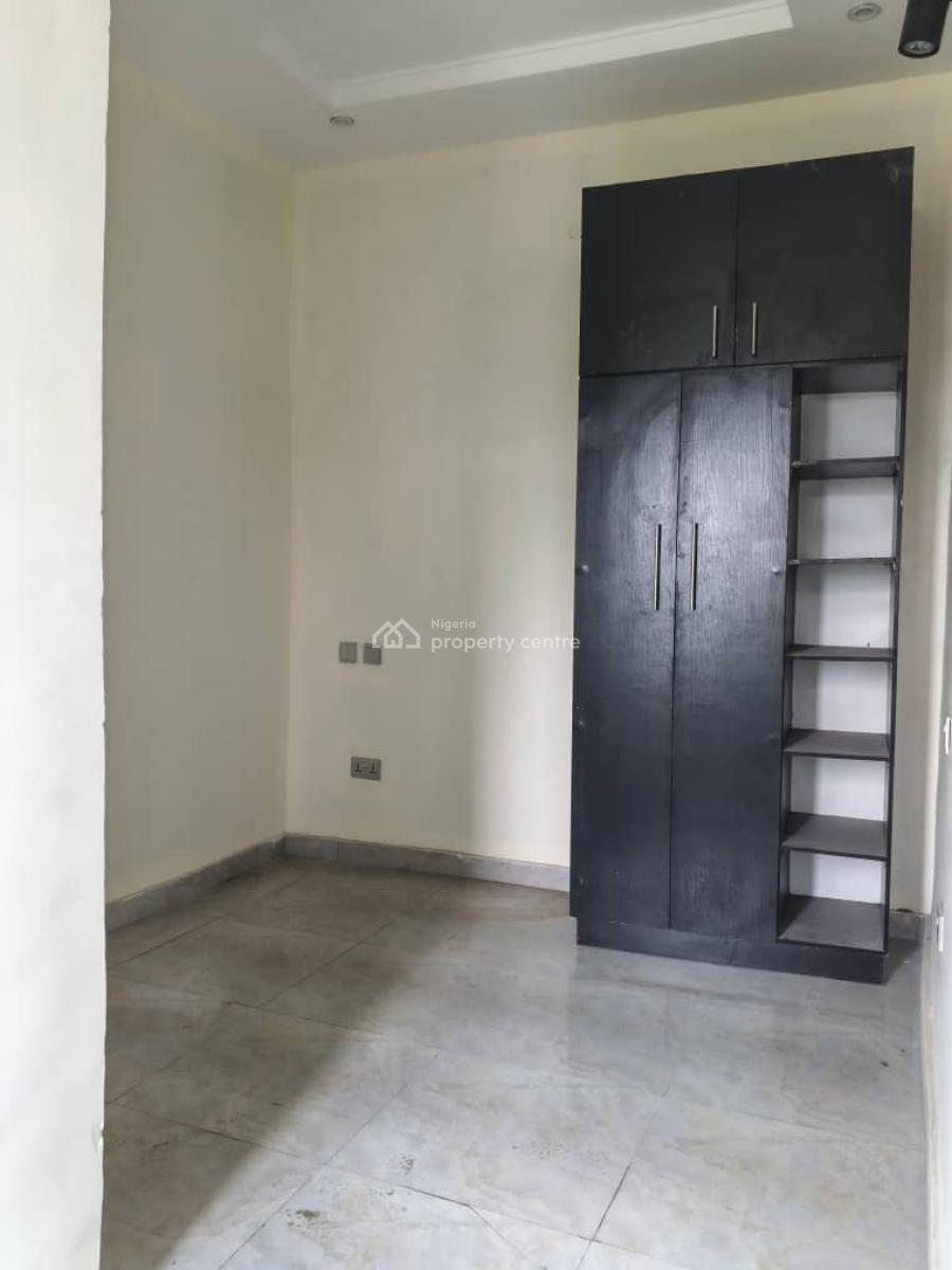 Massive 3 Bedroom Flat Upstairs, Lsk Estate Owode Langbasa Ajah, Badore, Ajah, Lagos, Flat / Apartment for Rent