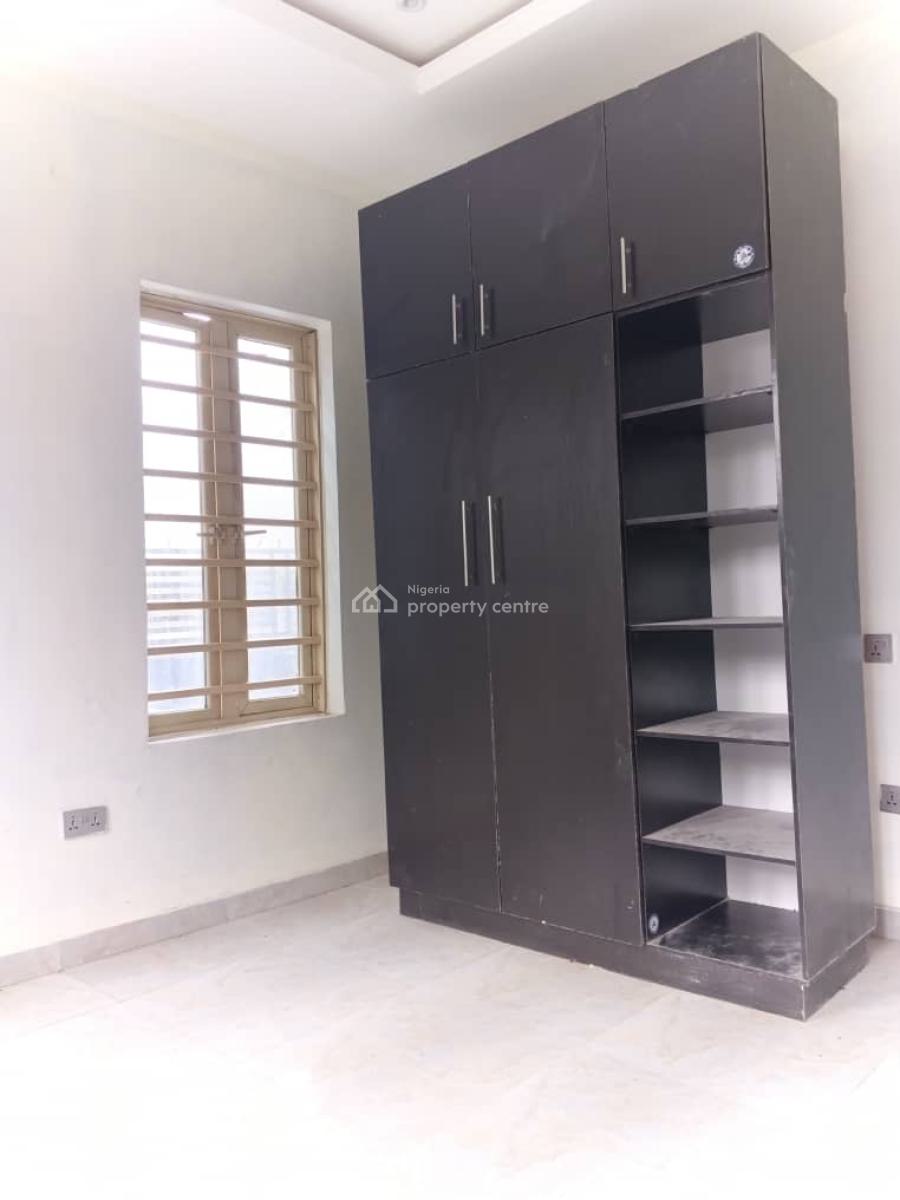 Massive 3 Bedroom Flat Upstairs, Lsk Estate Owode Langbasa Ajah, Badore, Ajah, Lagos, Flat / Apartment for Rent