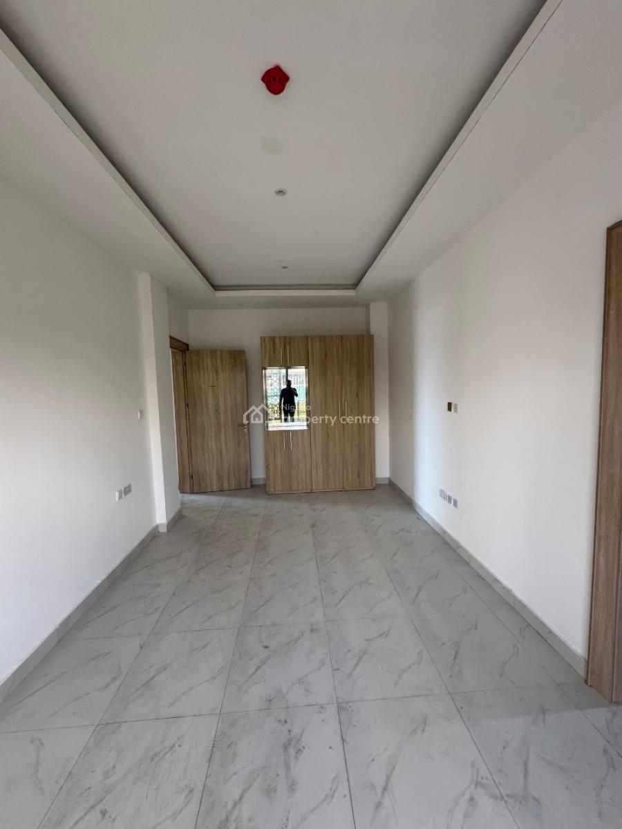Spacious 3 Bedroom Flat with Elevator and Pool, Lekki Phase 1, Lekki, Lagos, Block of Flats for Sale
