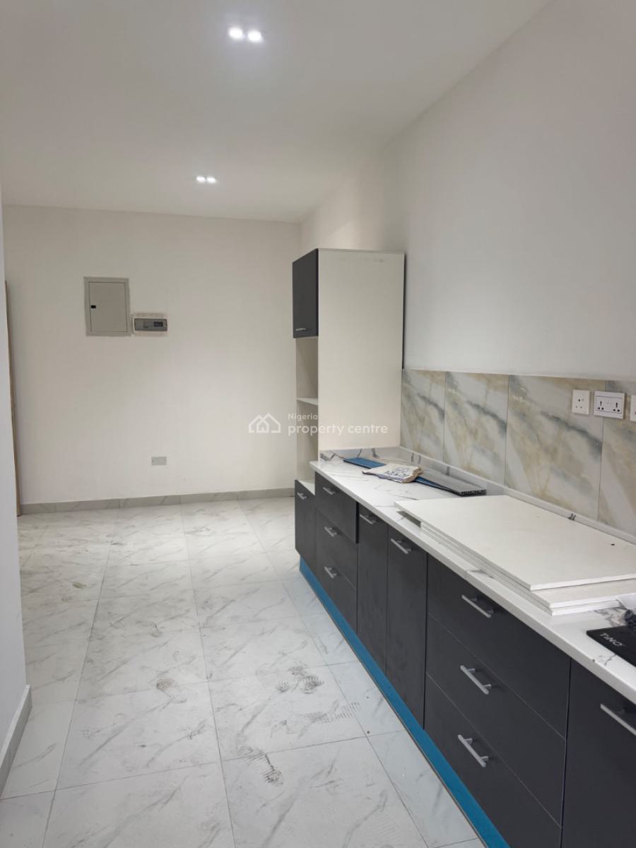 Spacious 3 Bedroom Flat with Elevator and Pool, Lekki Phase 1, Lekki, Lagos, Block of Flats for Sale