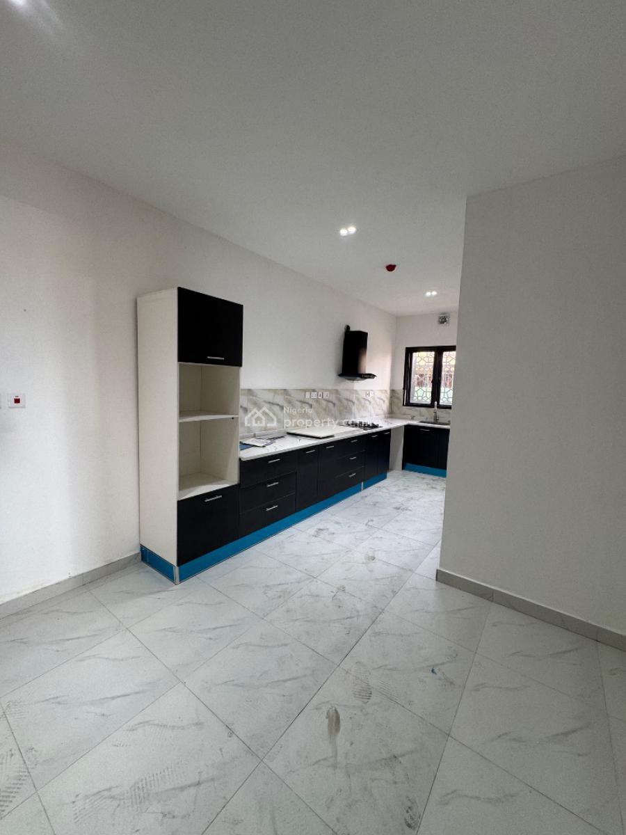 Spacious 3 Bedroom Flat with Elevator and Pool, Lekki Phase 1, Lekki, Lagos, Block of Flats for Sale